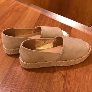 Chase & Chloe taupe Platform Espadrilles sz 10